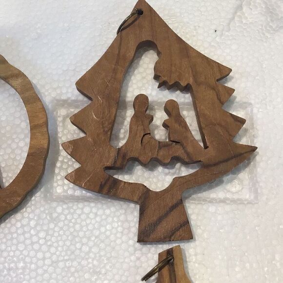 Ornaments set of 4 wooden carved Mangers - Picture 3 of 6